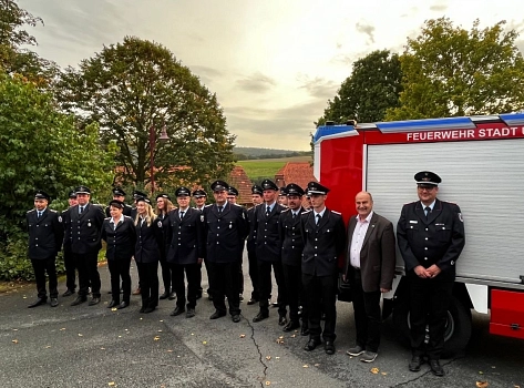 Die Ortsfeuerwehr Offensen ist zur Fahrzeugübergabe angetreten.&nbsp;&copy;&nbsp;Feuerwehr Stadt Uslar