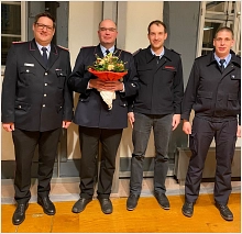 Ortsbrandmeister Rolf Heepe-Horstmann wurde für weitere 6 Jahre durch den Rat ernannt. Weiterhin auf dem Foto, Stadtbrandmeister Utermöhle, stellv. Ortsbrandmeister Jörn und der stellv. Stadtbrandmeister Kuttig.