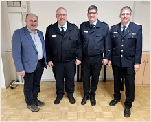 Wiederwahl des Stellvertrenden Stadtbrandmeister Martin Dreier, 2. von links. Weiterhin auf dem Foto Bürgermeister Torsten Bauer, Stadtbrandmeister Nils Utermöhle und Stellvertreter Michael Kuttig.