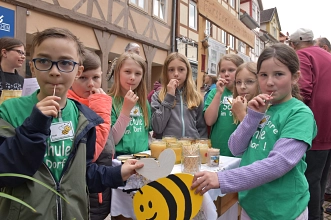 Kinder bei einer Aktion auf dem Bienen-Markt 2024&nbsp;&copy;&nbsp;HNA
