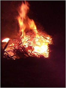 brennendes Osterfeuer