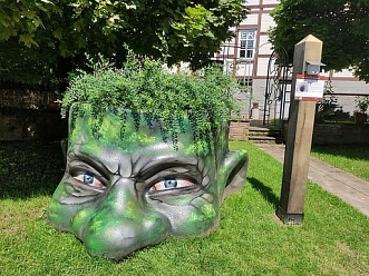 Der Riese im Brunnne&nbsp;&copy;&nbsp;Stadt Uslar