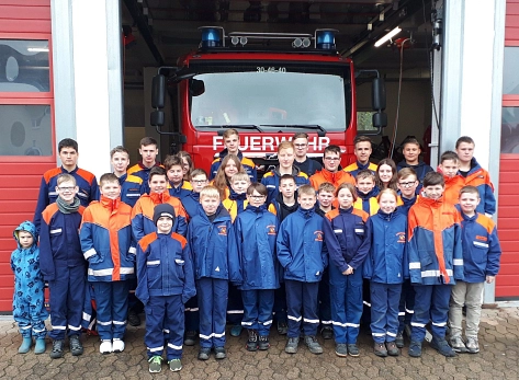 Gruppenfoto nach dem Gemeinschaftsdienst der Jugendfeuerwehren in Volpriehausen.&nbsp;&copy;&nbsp;Feuerwehr Stadt Uslar
