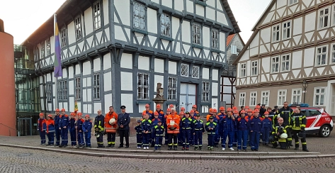 Kinder- und Jugendfeuerwehr vorm Historischen Rathaus Uslar.&nbsp;&copy;&nbsp;Feuerwehr Stadt Uslar