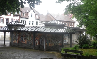 Ausenansicht vom Kiosk mit Graffiti an den Außenwänden.&nbsp;&copy;&nbsp;Stadt Uslar