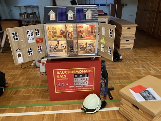 Rauch-Demohaus für die Brandschutzerziehung.&nbsp;&copy;&nbsp;Feuerwehr Stadt Uslar